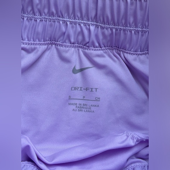 NWOT Nike One Women's Dri-FIT Ultra High-Waisted 3" Brief-Lined Shorts | Size S - Picture 4 of 4